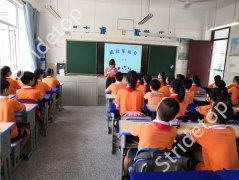 武汉白菜全讯信誉科技---智能触控终端配备在东西湖凌云小学